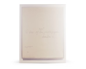 Книга "A Box of Ten Photographs"