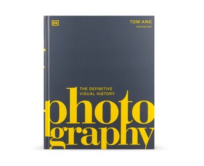Книга "Photography. The Definitive Visual History"