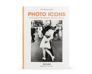 Книга "Photo Icons. 50 Landmark Photographs and Their Stories"