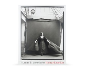 Книга "Woman in the Mirror"
