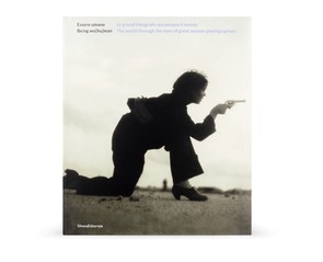Книга "Being wo(hu)man. The World Through the Eyes of Great Women Photographers"