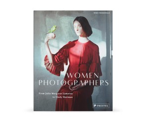 Книга "Women Photographers. From Julia Margaret Cameron to Cindy Sherman"